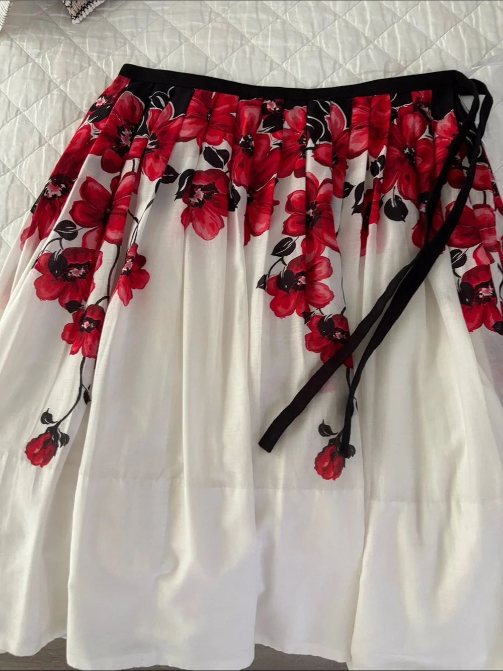 Anne Klein White Midi Skirt with Red Floral Print and Black Waist Tie Bow